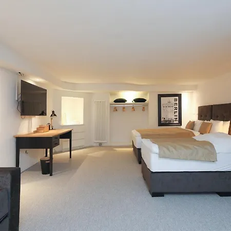 5 Personen Altbau Nahe Kurfuerstendamm - Shakespeare Berlijn