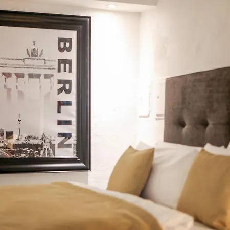 5 Personen Altbau Nahe Kurfuerstendamm - Shakespeare